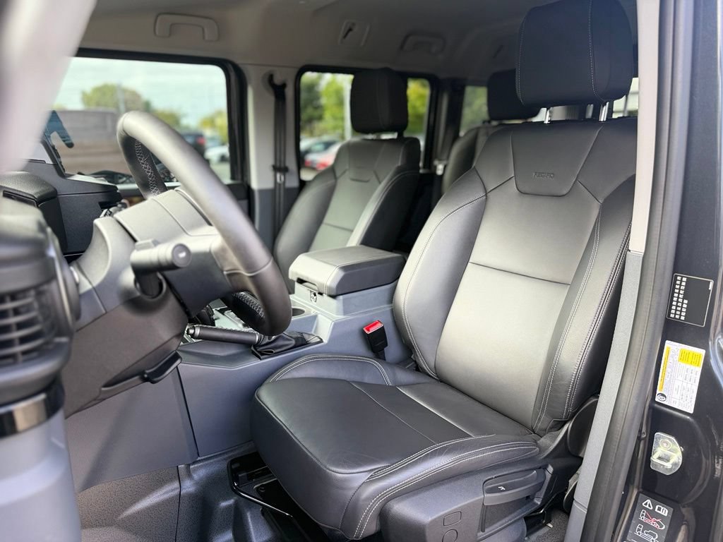 Used 2024 INEOS Grenadier Station Wagon AWD/4WD image 9