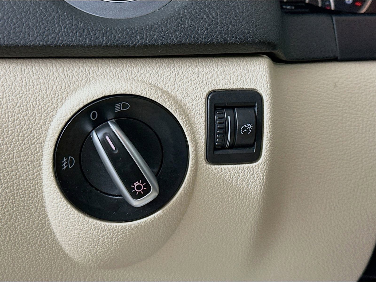 Used 2012 Volkswagen Tiguan S FWD image 10