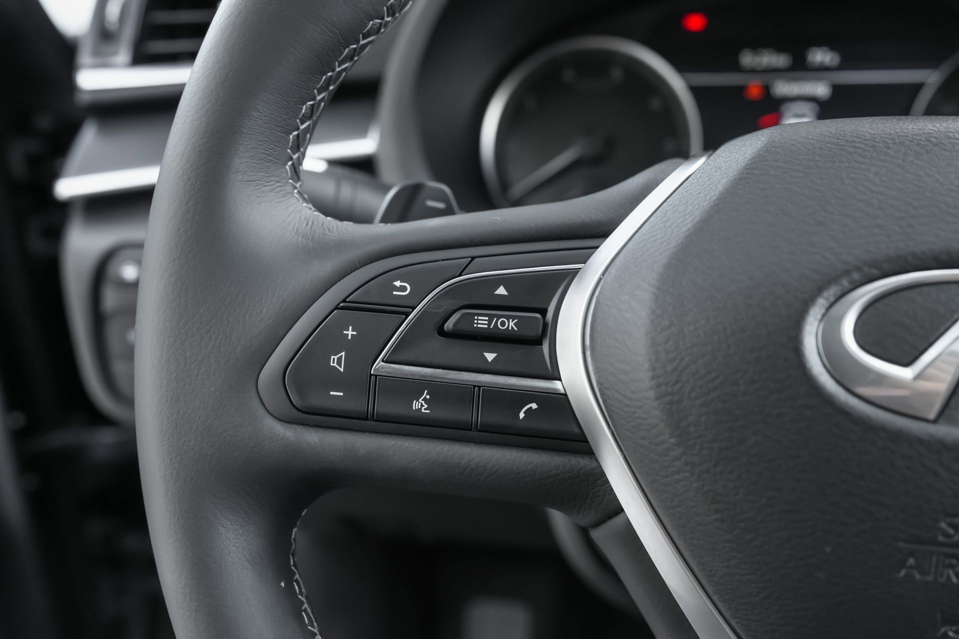 Used 2025 INFINITI QX55 Luxe w/ Cargo Package image 15