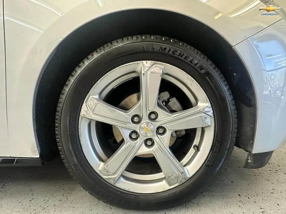 Used 2017 Chevrolet Volt LT w/ Comfort Package image 28