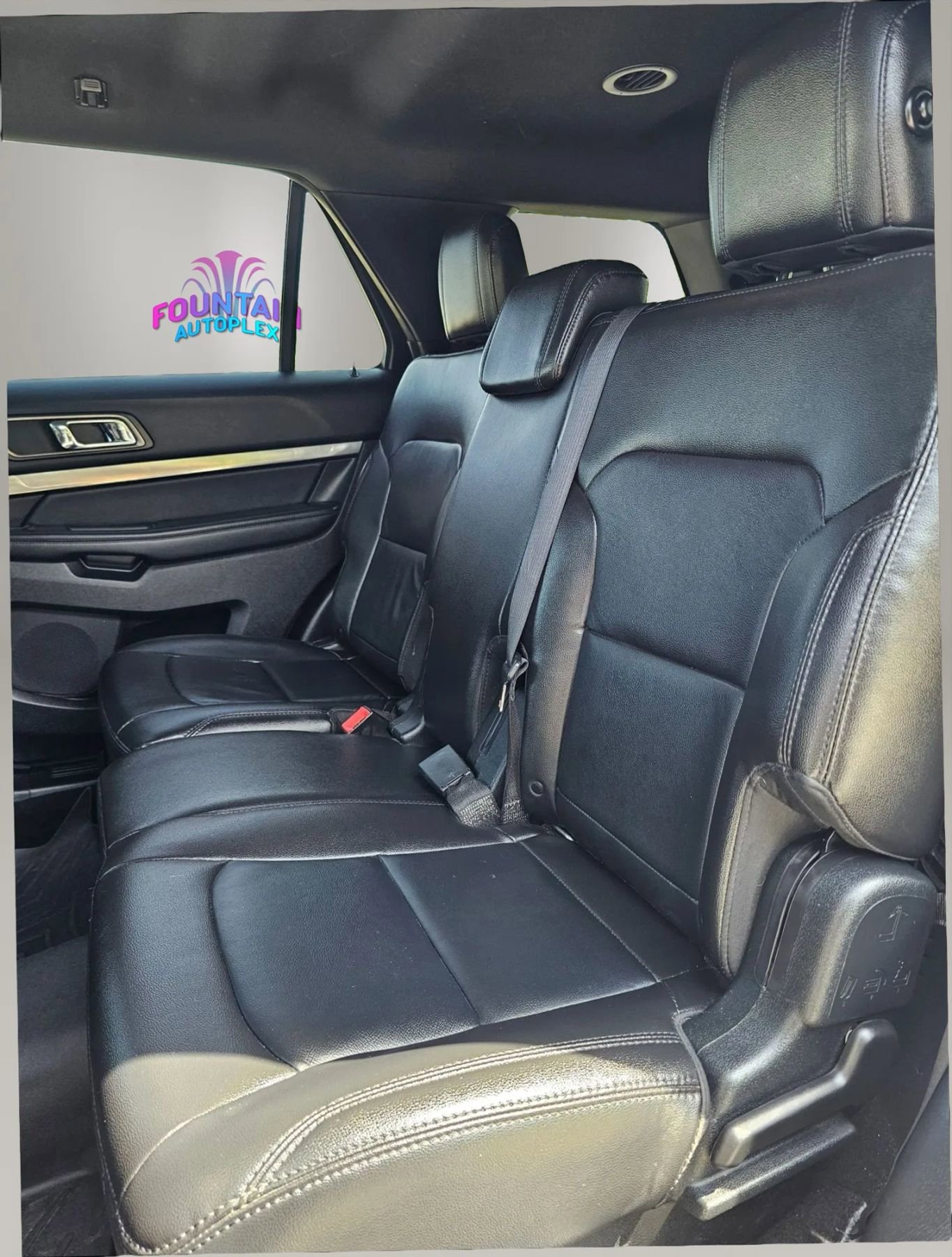 Used 2018 Ford Explorer XLT w/ Equipment Group 202A AWD/4WD image 16