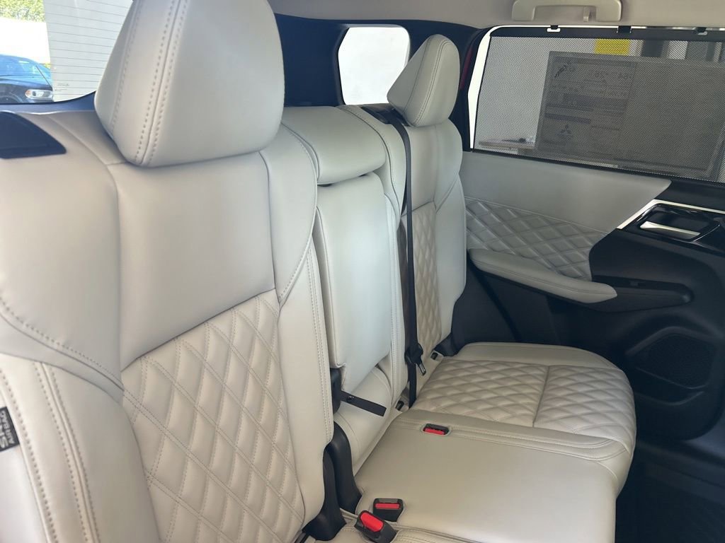 New 2025 Mitsubishi Outlander SEL image 28
