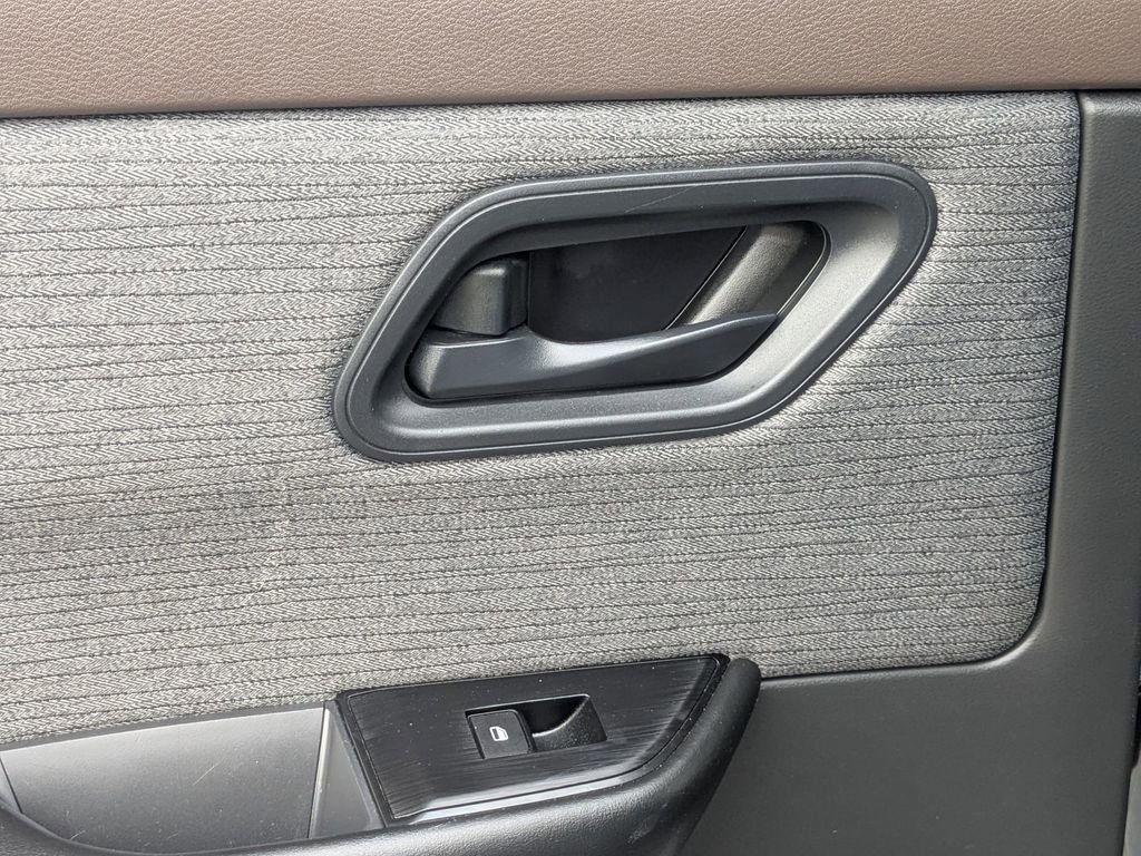 Used 2023 Nissan Rogue S image 25