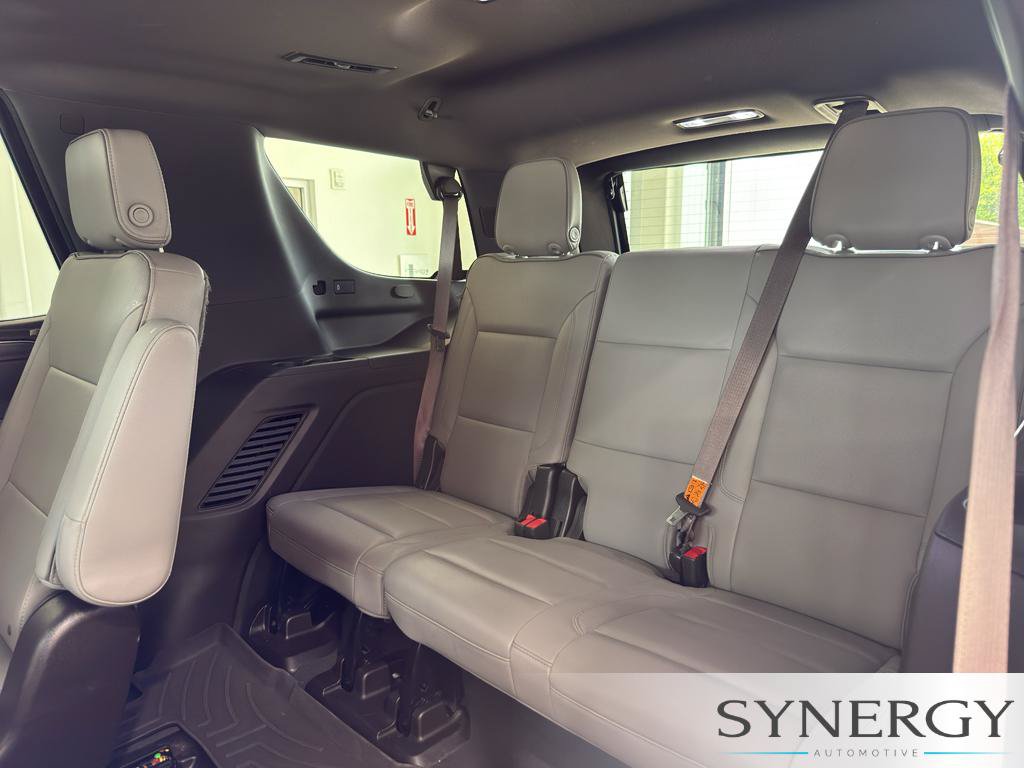 Used 2023 GMC Yukon SLT w/ SLT Premium Package RWD image 32