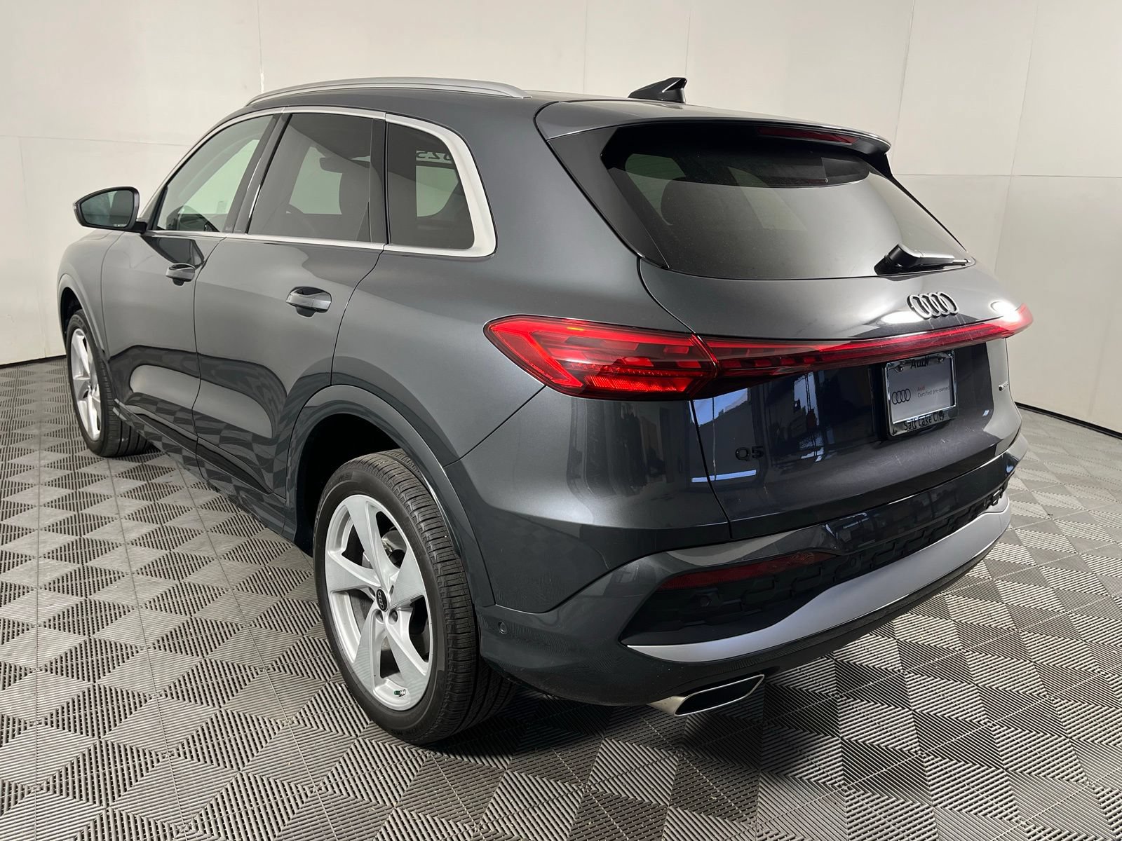 Used 2025 Audi Q5 Premium Plus w/ Premium Plus AWD/4WD image 6