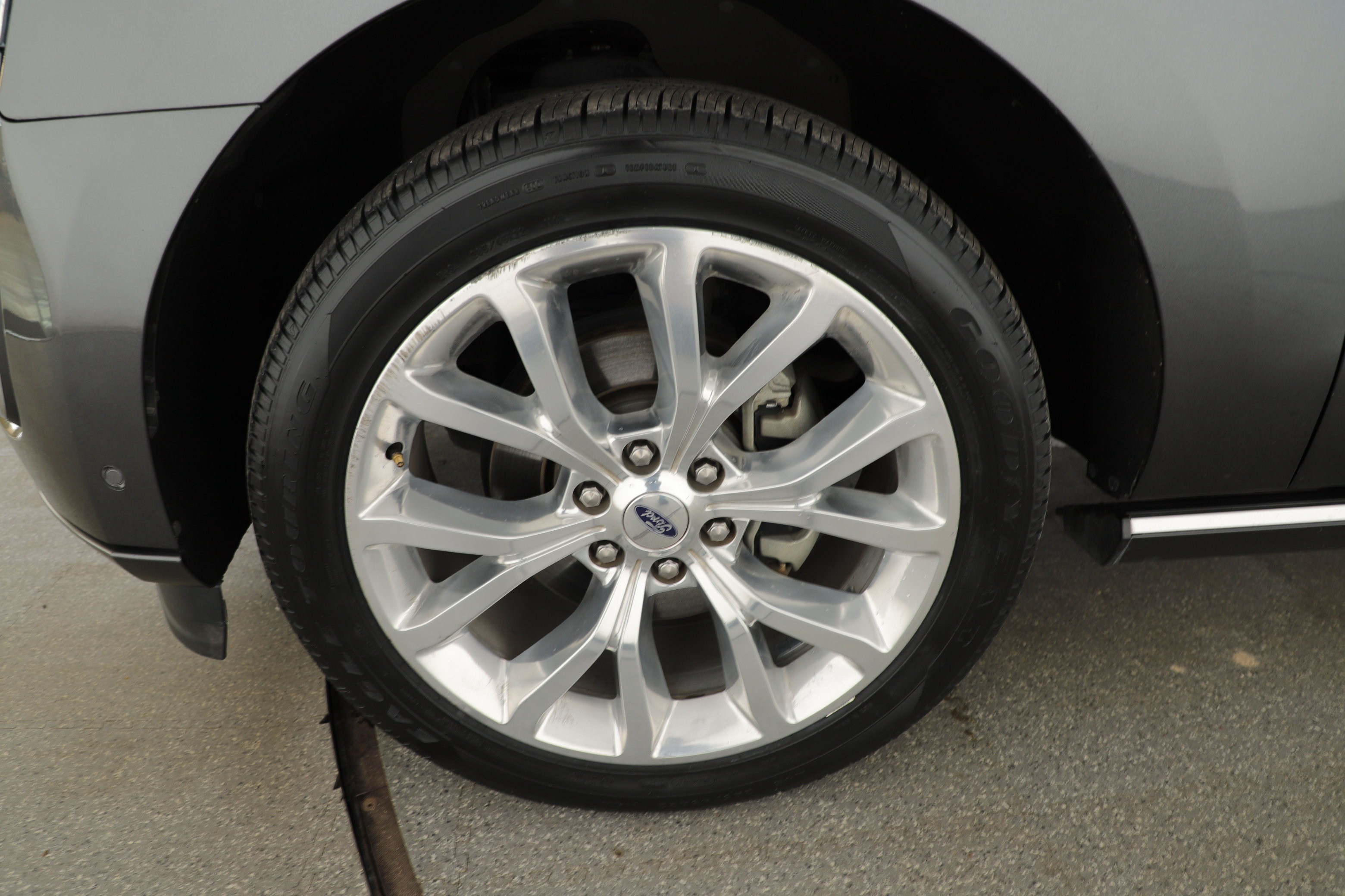 Used 2018 Ford Expedition Limited w/ Equipment Group 302A AWD/4WD image 7