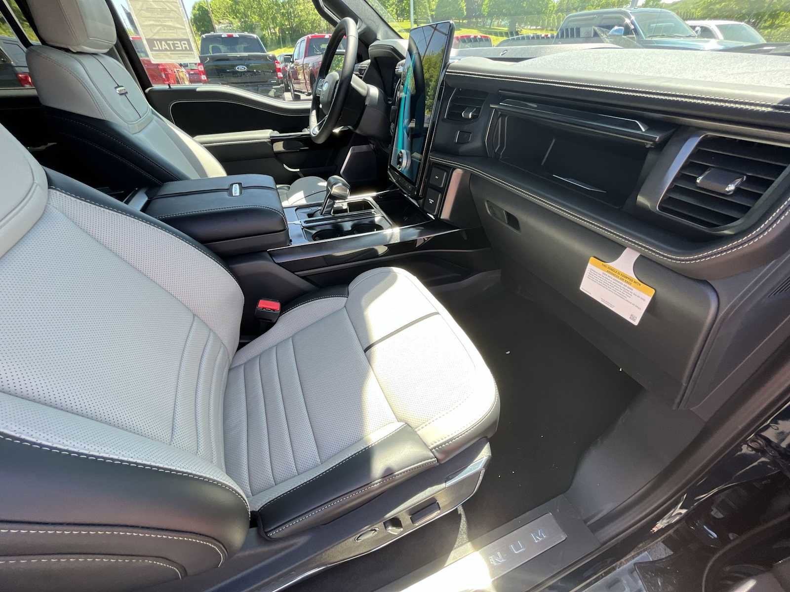 New 2023 Ford F150 Lightning Platinum image 25