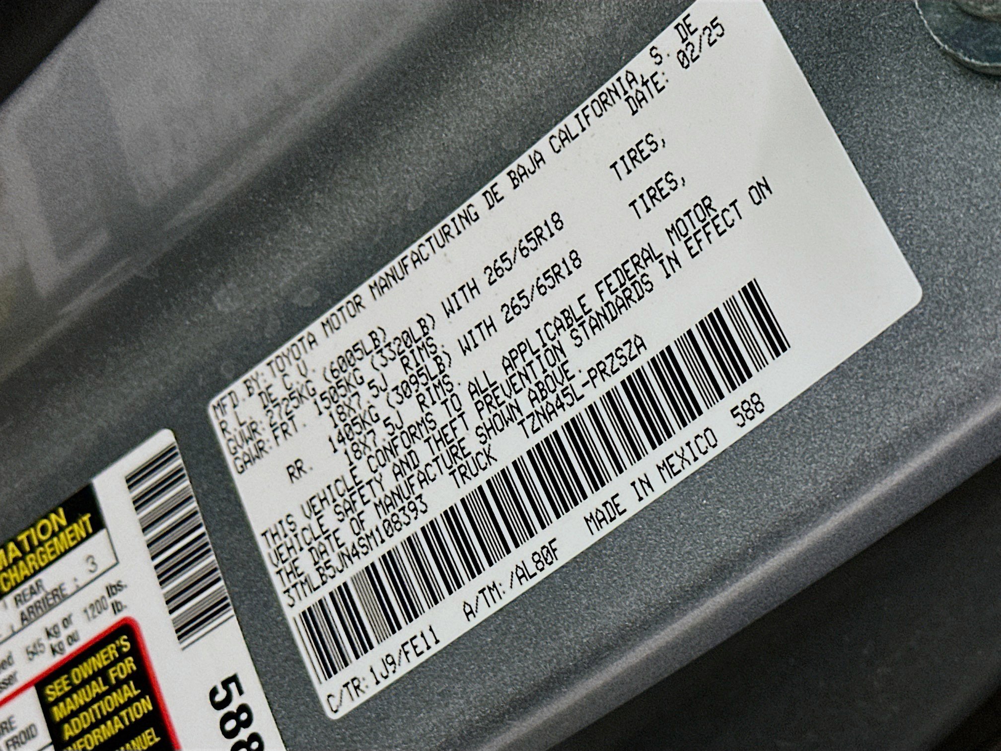 Used 2025 Toyota Tacoma TRD Sport w/ TRD Sport Upgrade Package image 12