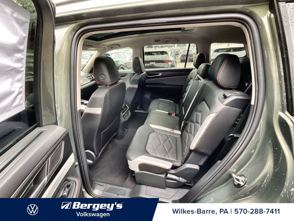 Used 2024 Volkswagen Atlas Peak Edition SEL AWD/4WD image 26