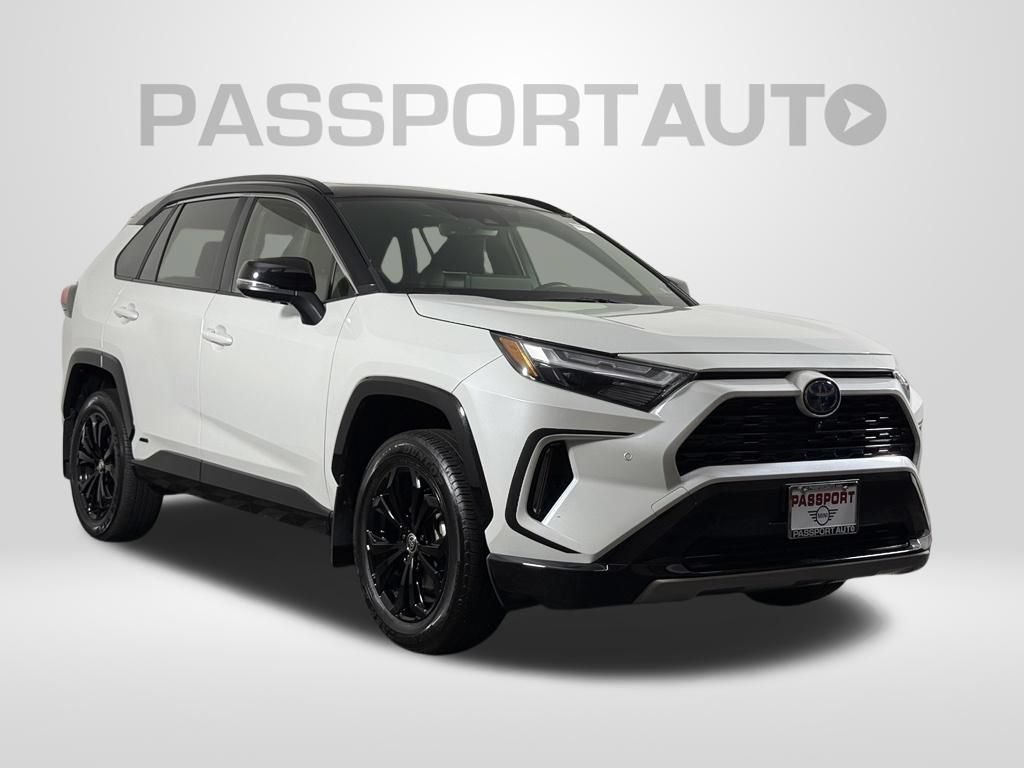 Used 2023 Toyota RAV4 XSE AWD/4WD image 3