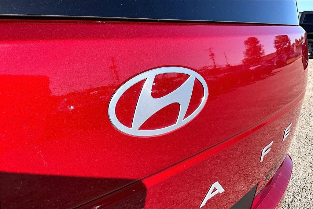 Used 2025 Hyundai Santa Fe SEL FWD image 8