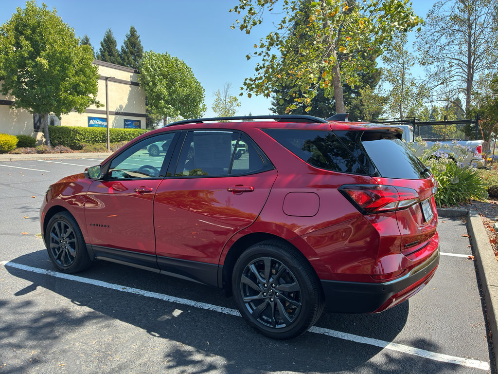 Used 2023 Chevrolet Equinox RS FWD image 4