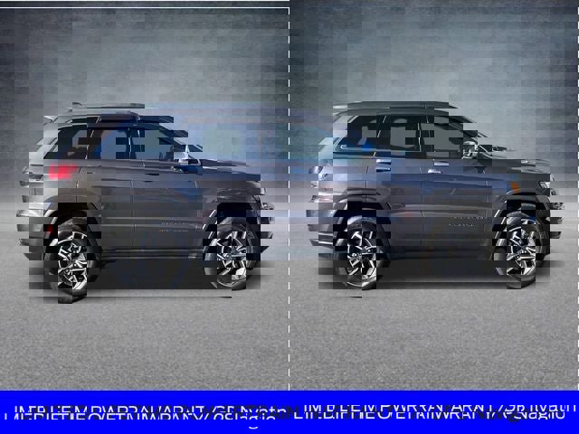 Used 2021 Jeep Grand Cherokee Limited w/ Luxury Group II image 3