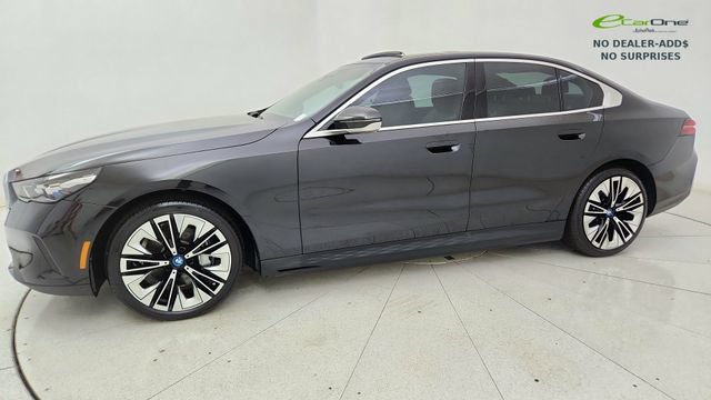 Used 2024 BMW i5 eDrive40i w/ Convenience Package RWD image 3