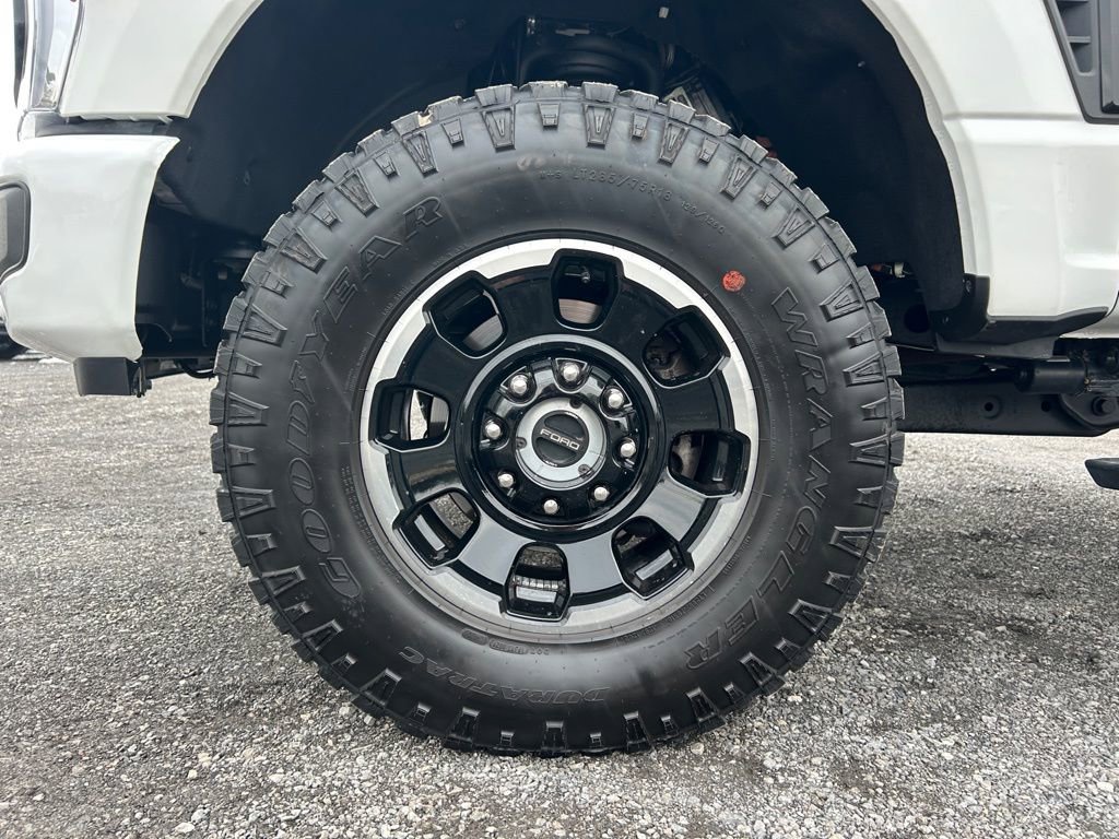 Used 2025 Ford F350 Platinum w/ Tremor Off-Road Package image 13