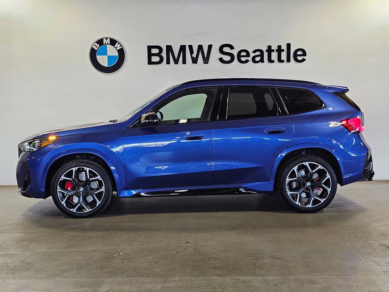 Used 2025 BMW X1 M35i w/ Premium Package AWD/4WD image 3
