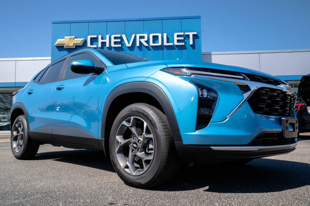 Used 2025 Chevrolet Trax LT w/ Driver Confidence Package