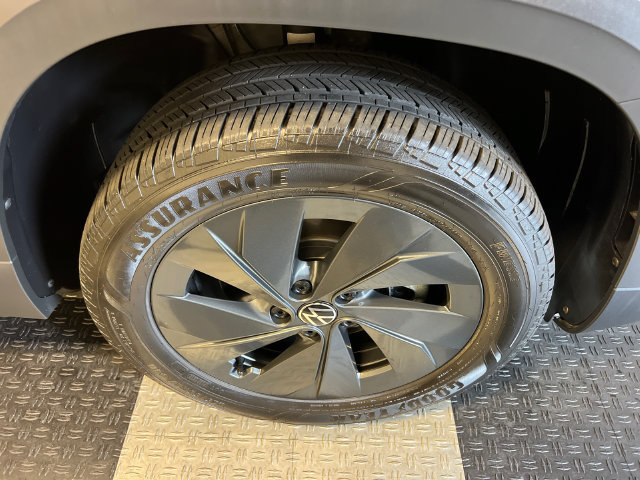 Certified 2025 Volkswagen Taos S FWD image 9