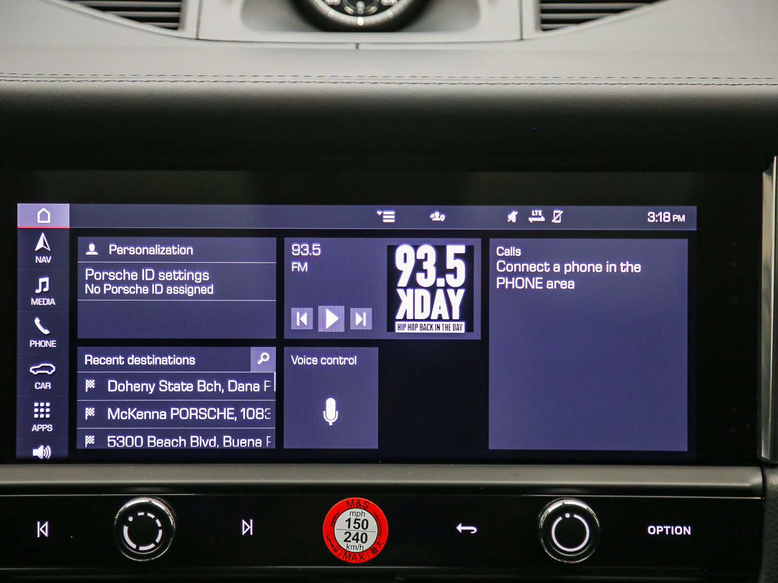 Certified 2025 Porsche Macan Turbo AWD/4WD image 18