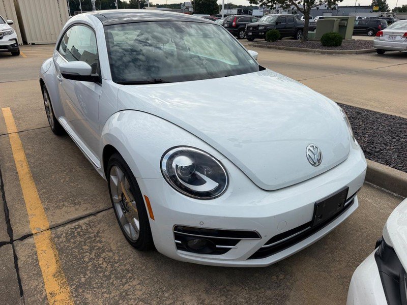 Used 2018 Volkswagen Beetle 2.0T SE FWD image 2