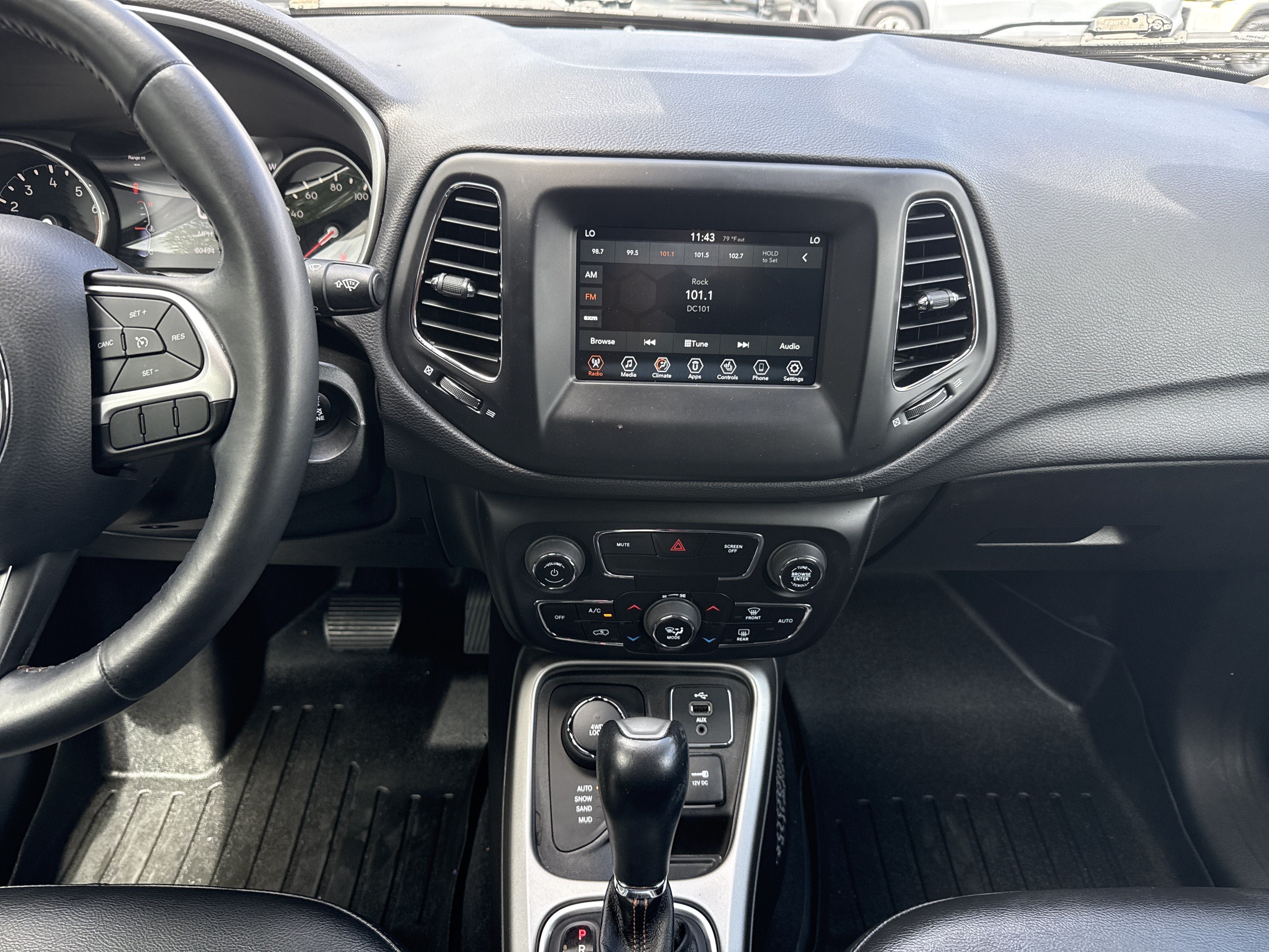 Used 2018 Jeep Compass Latitude w/ Popular Equipment Group AWD/4WD image 9
