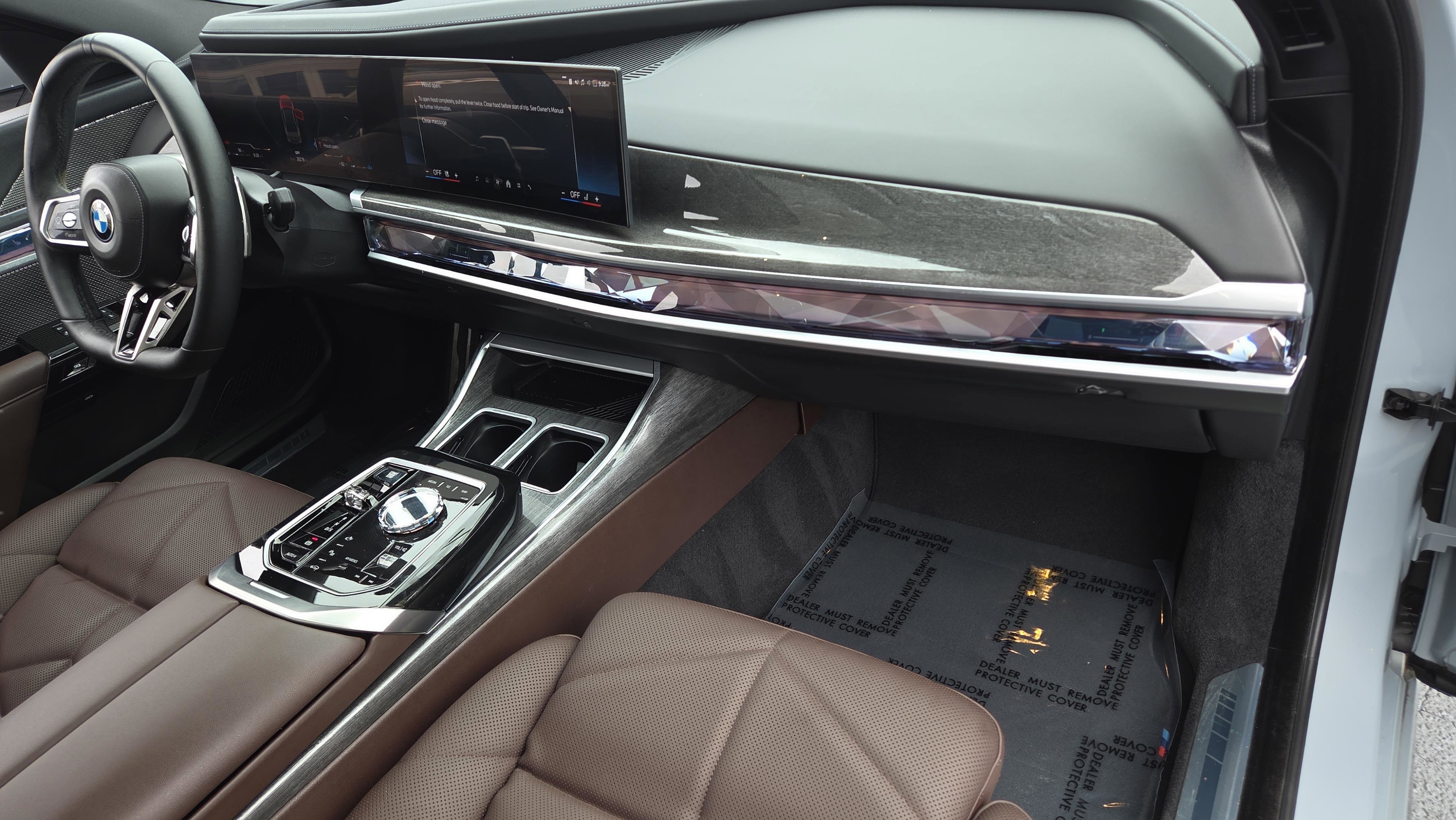 Used 2024 BMW 740i xDrive w/ Premium Package AWD/4WD image 15