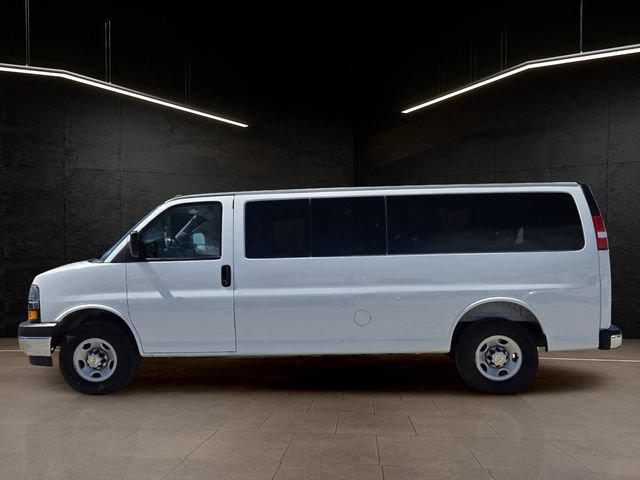 Used 2025 Chevrolet Express 3500 LT w/ LT Preferred Equipment Group RWD image 4