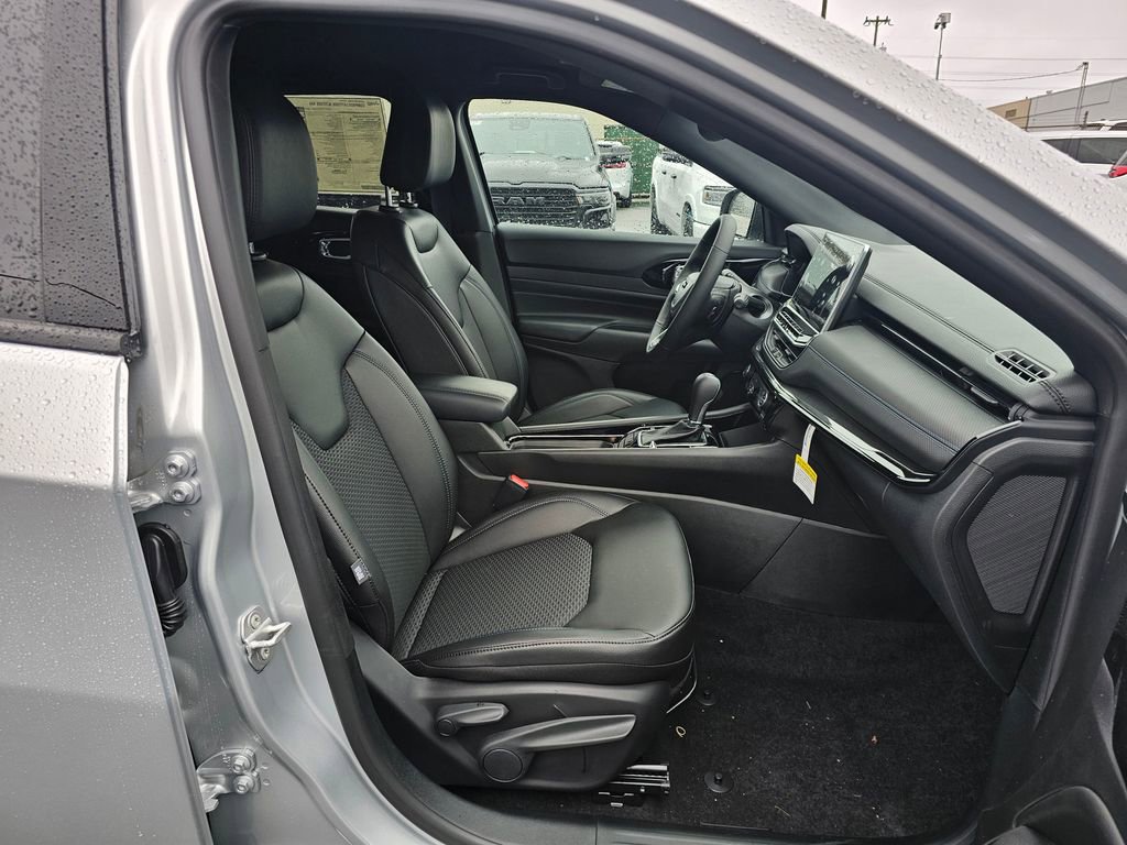 New 2026 Jeep Compass Latitude image 12