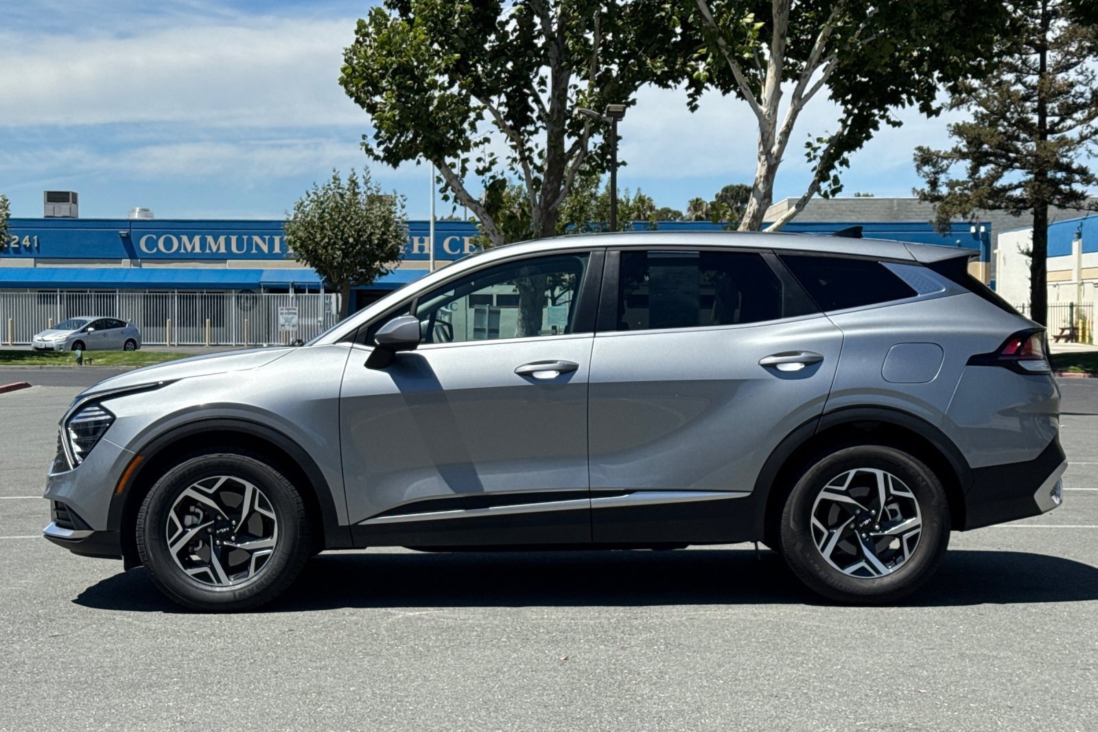 Used 2024 Kia Sportage LX image 7