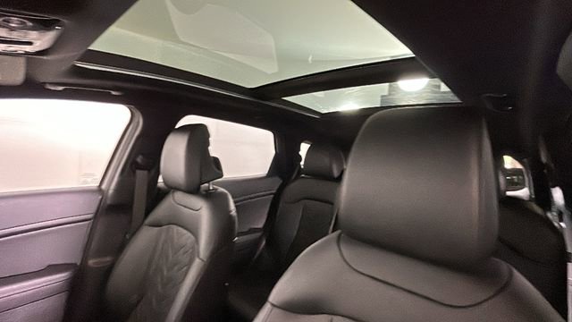 Used 2025 Kia Sportage X-Line w/ Premium Package AWD/4WD image 13
