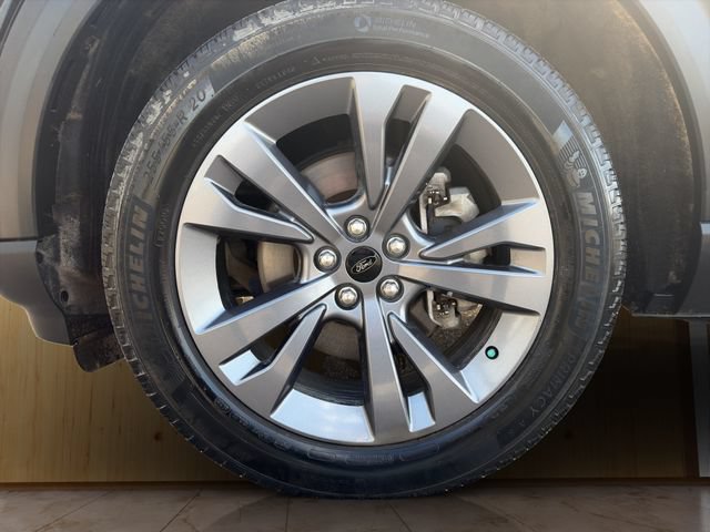 Used 2022 Ford Explorer XLT w/ Equipment Group 202A AWD/4WD image 24