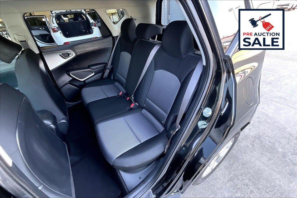 Used 2025 Kia Soul LX w/ LX Technology Package FWD image 25