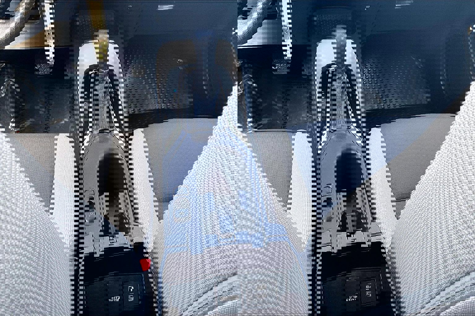 Used 2025 Toyota Corolla LE image 30