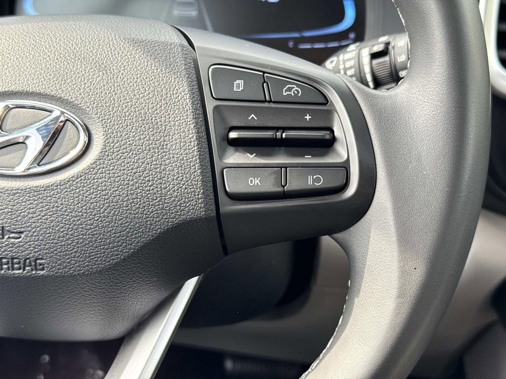 Used 2025 Hyundai Venue SEL FWD image 9