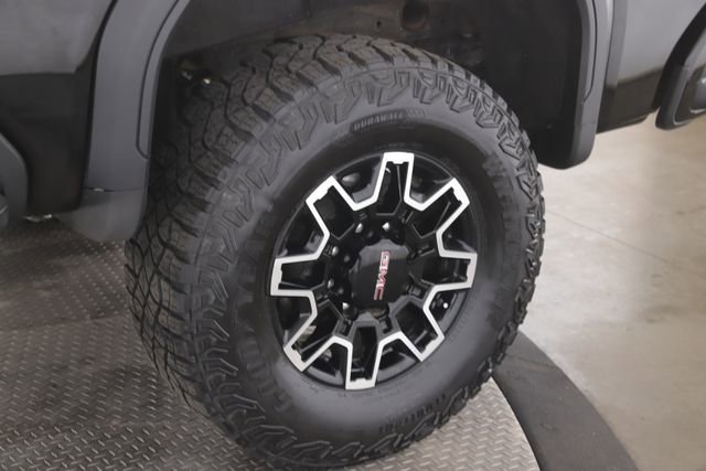 Used 2025 GMC Sierra 2500 AT4X image 14