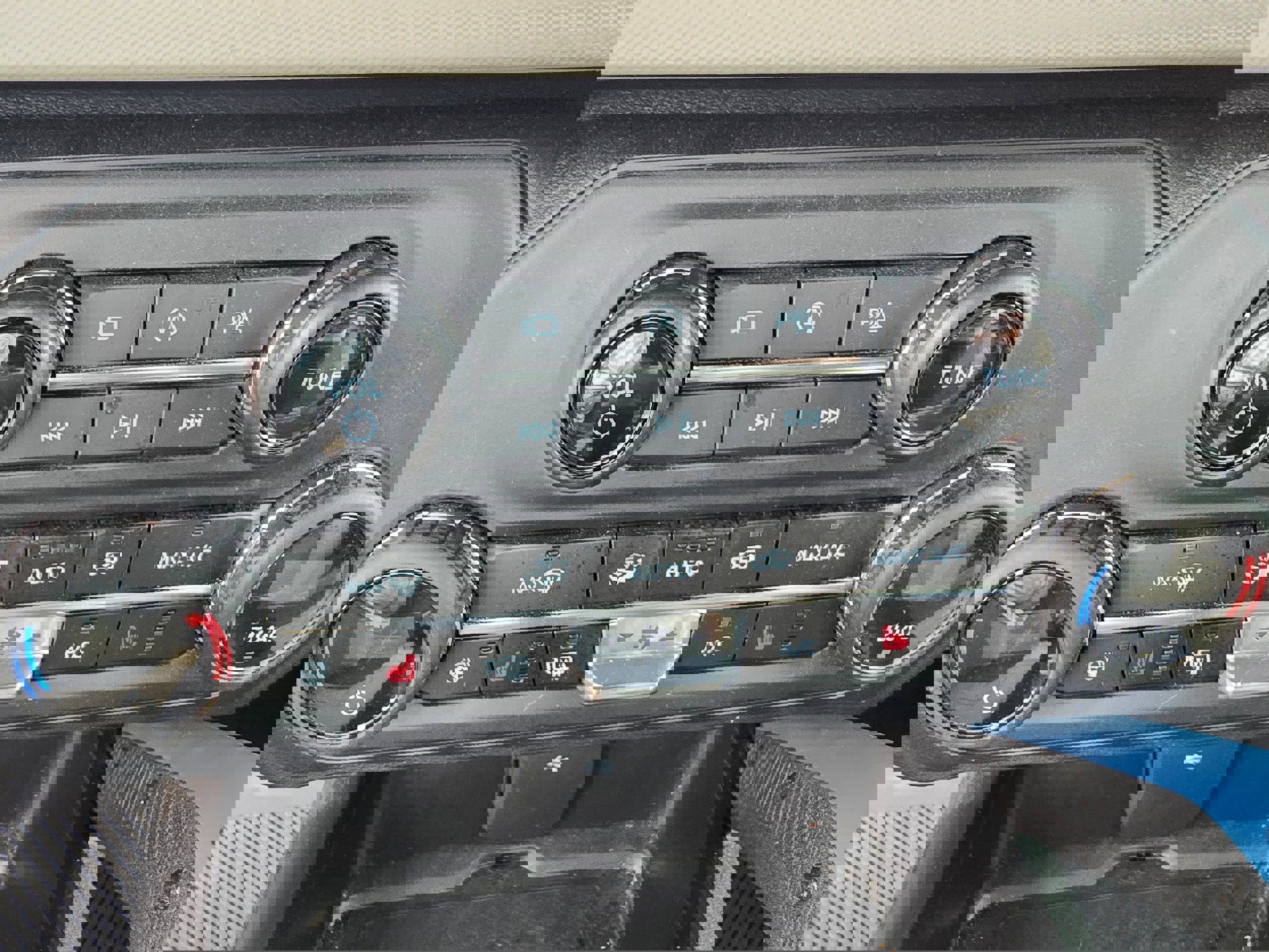 Used 2023 Ford Bronco Wildtrak image 18