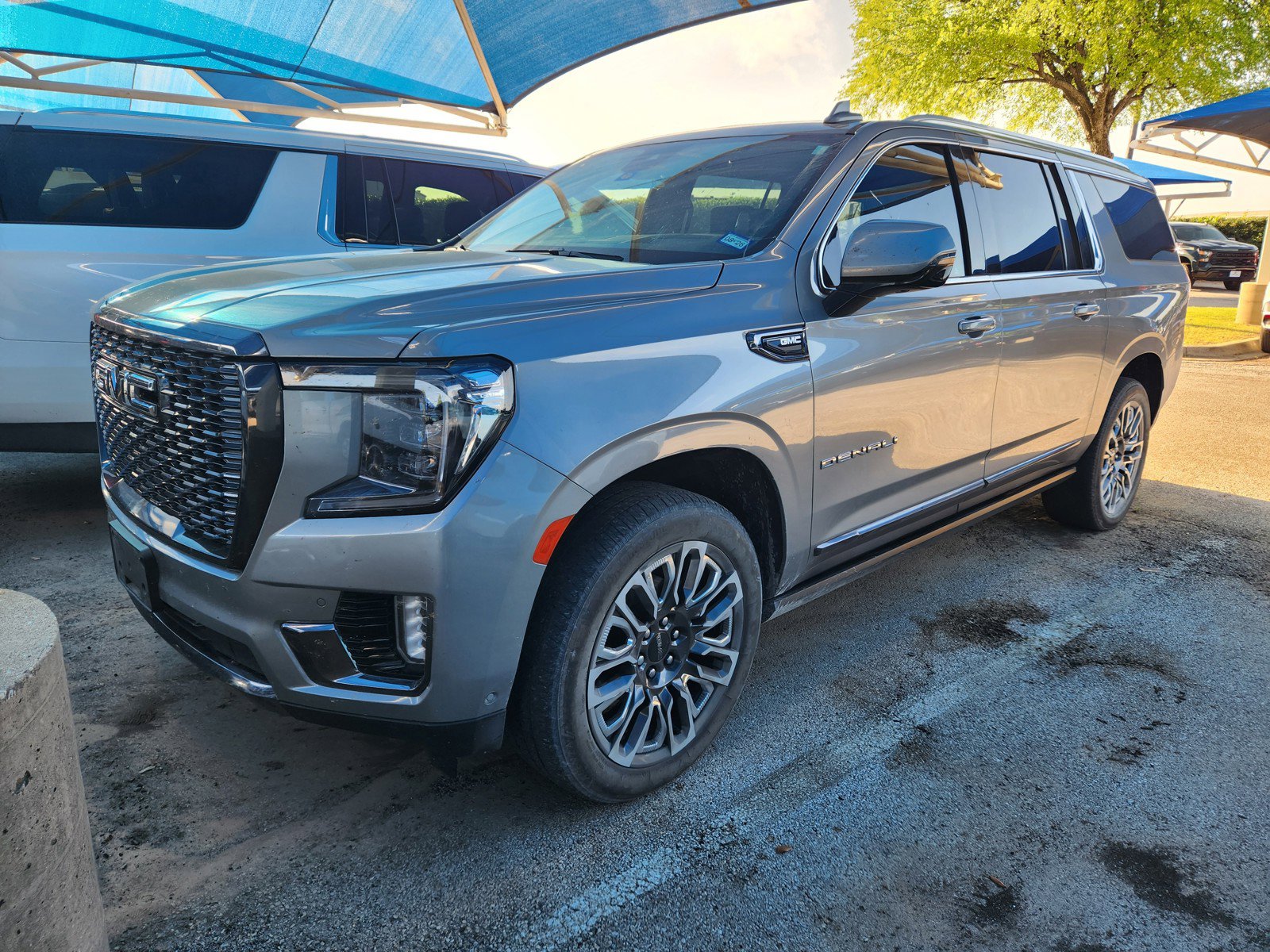 Used 2023 GMC Yukon XL Denali Ultimate image 2