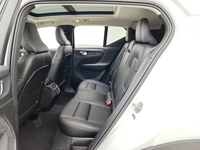 New 2026 Volvo XC40 B5 Ultra w/ Protection Package Premier AWD/4WD image 28
