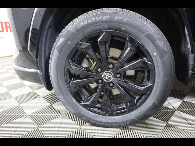 Used 2022 Toyota RAV4 SE w/ Convenience Package image 29
