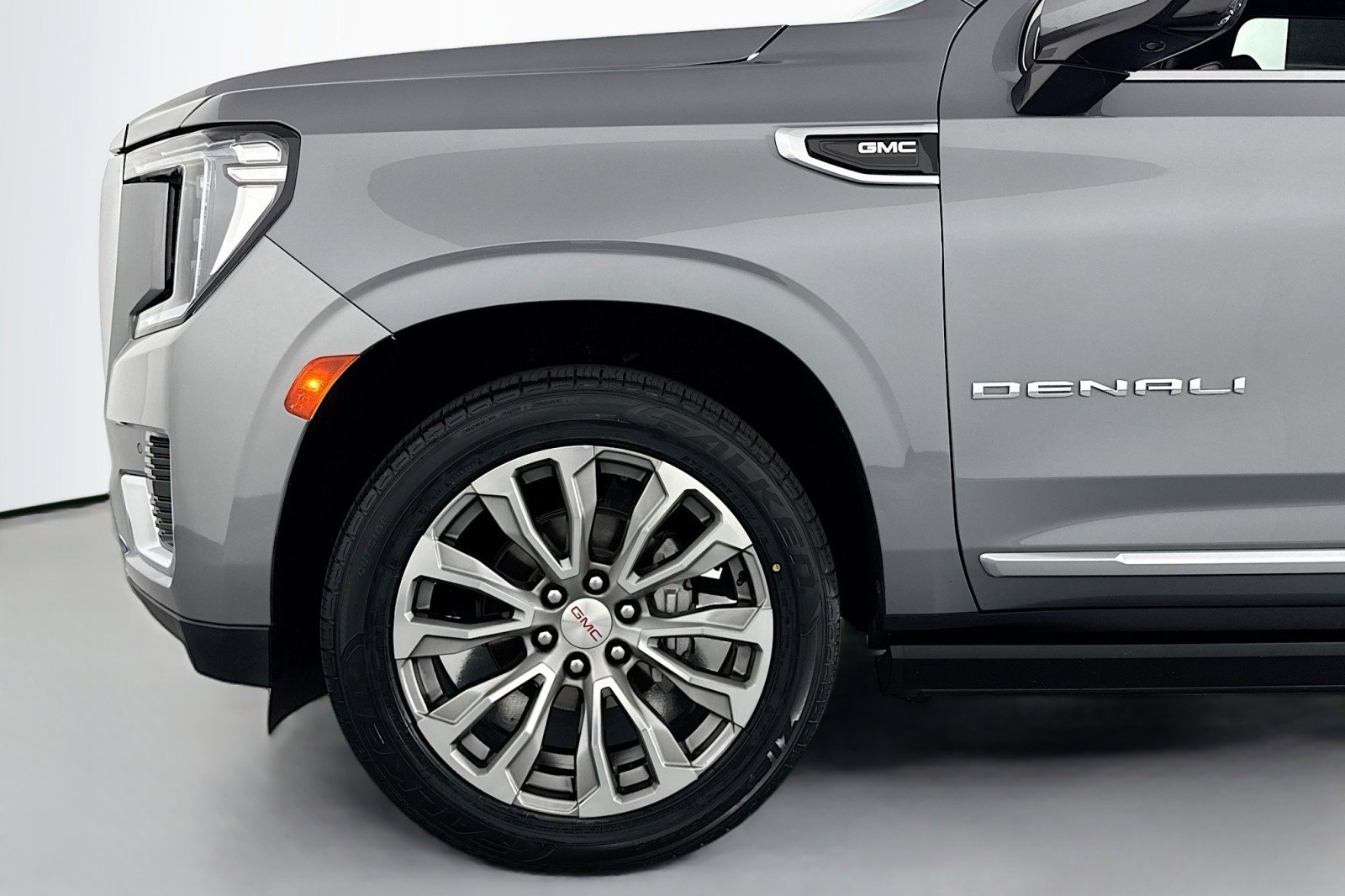 Used 2021 GMC Yukon XL Denali w/ Denali Premium Package RWD image 11
