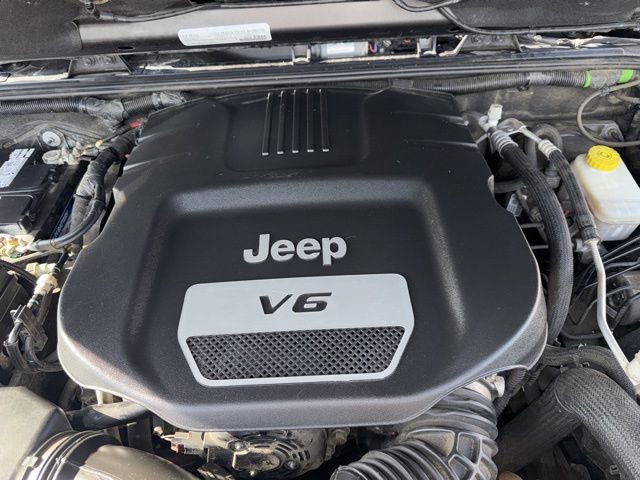 Used 2018 Jeep Wrangler Unlimited Sahara w/ Max Tow Package image 28