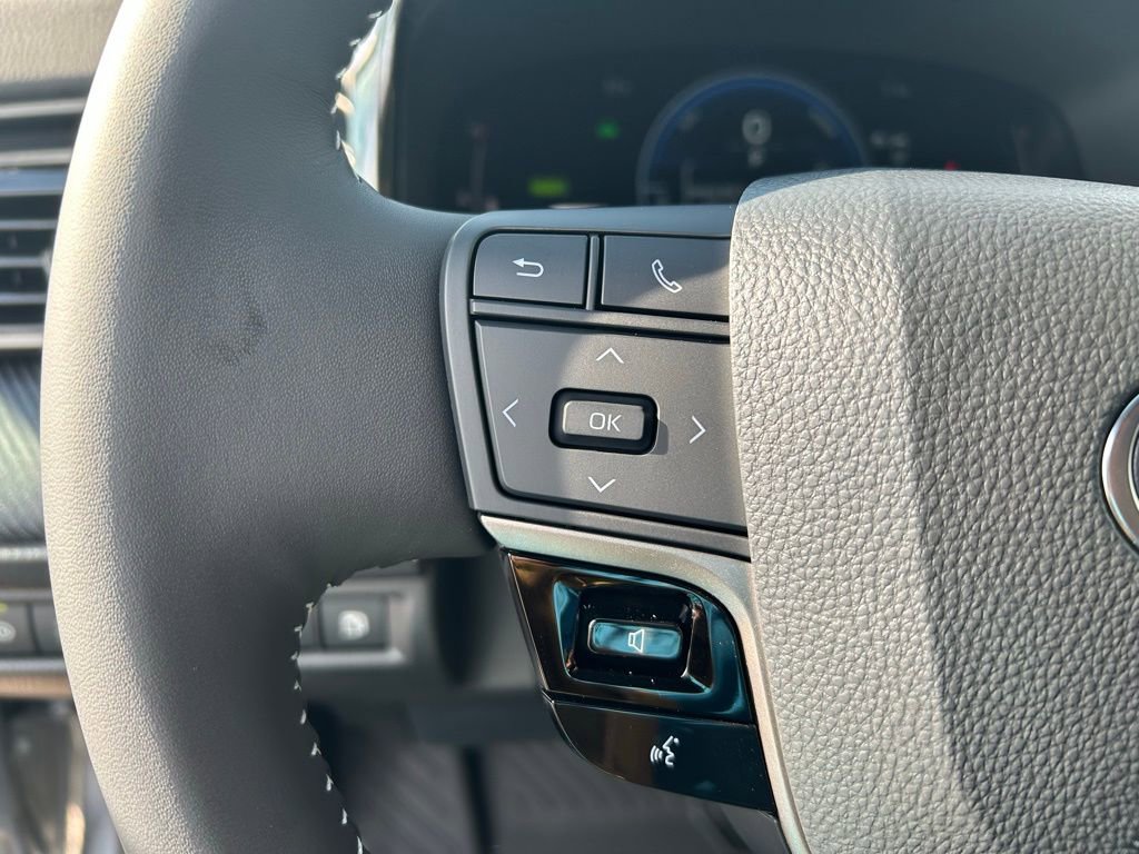 Used 2025 Toyota Camry SE image 19