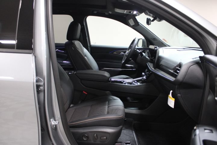 Used 2026 Chevrolet Traverse High Country w/ LPO, Floor Liner Package AWD/4WD image 15