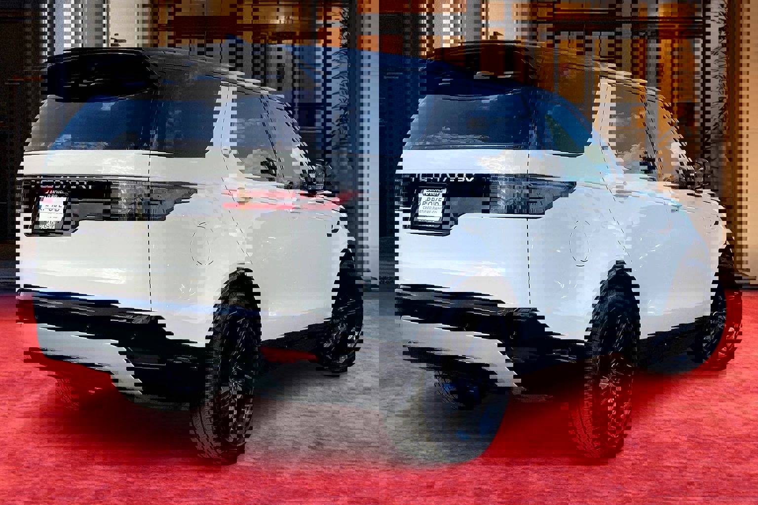 Used 2024 Land Rover Discovery Metropolitan Edition image 12