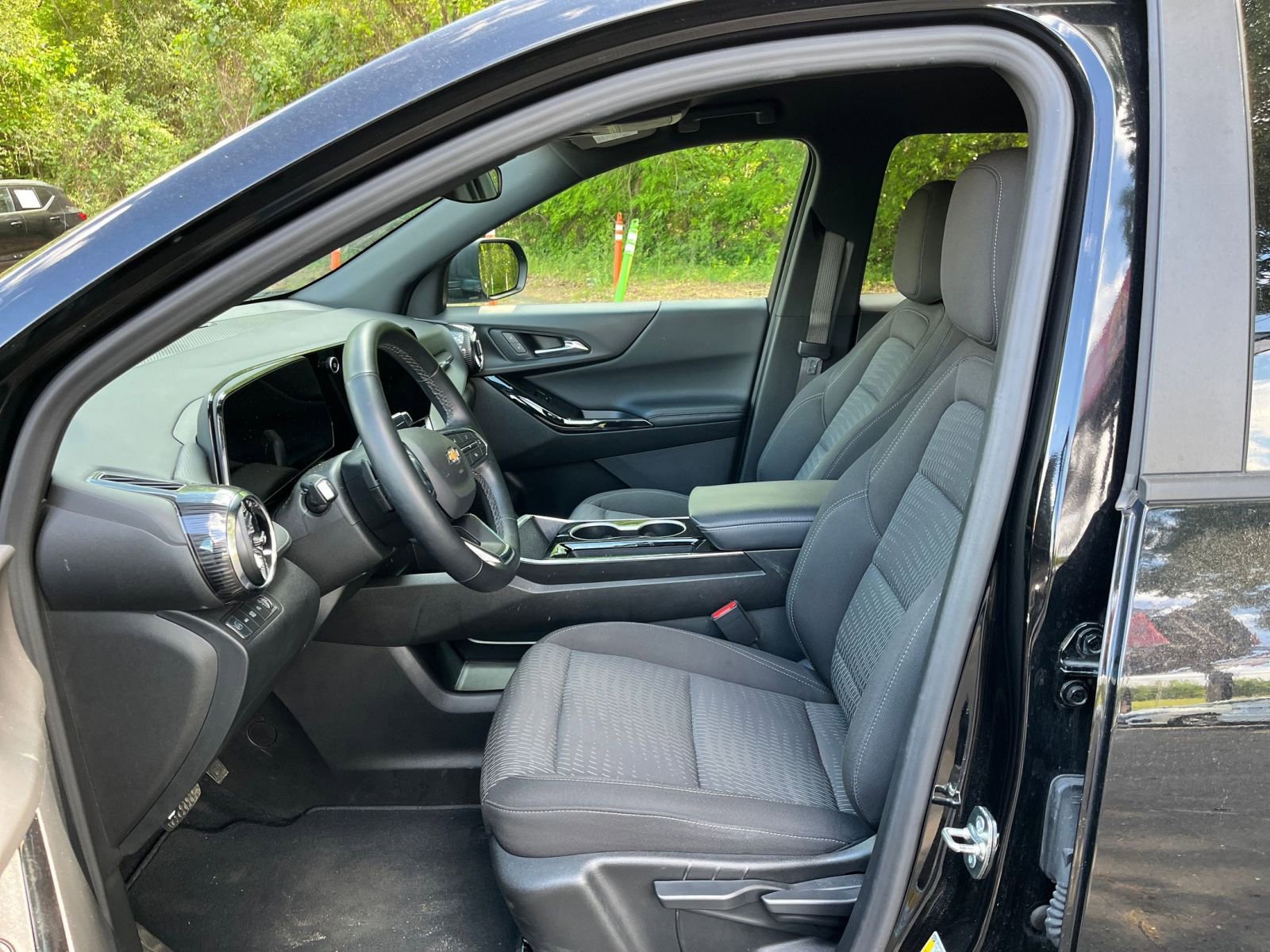 Used 2025 Chevrolet Equinox LT AWD/4WD image 32