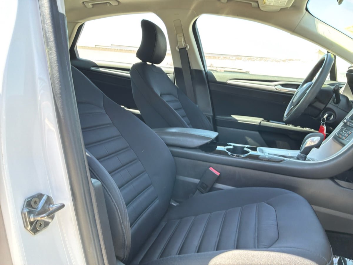 Used 2016 Ford Fusion SE FWD image 21