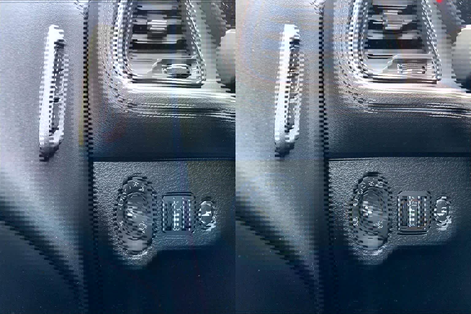 Used 2022 Dodge Challenger R/T w/ Plus Package image 28