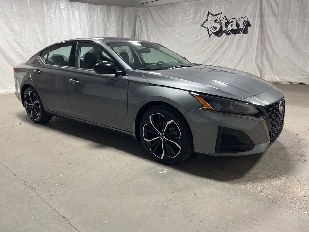 Used 2025 Nissan Altima 2.5 SR video 1