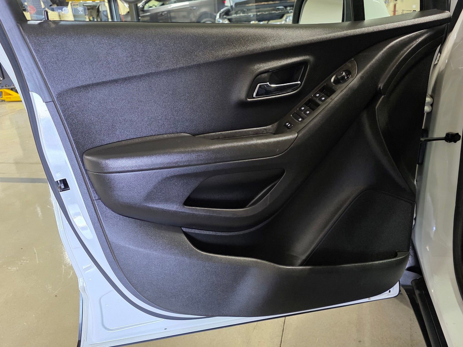 Used 2017 Chevrolet Trax LT w/ LT Convenience Package image 20