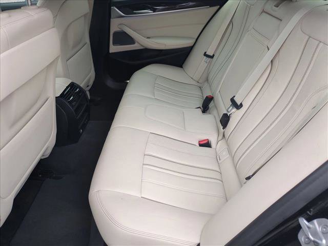 Used 2021 BMW 530e w/ Premium Package image 19